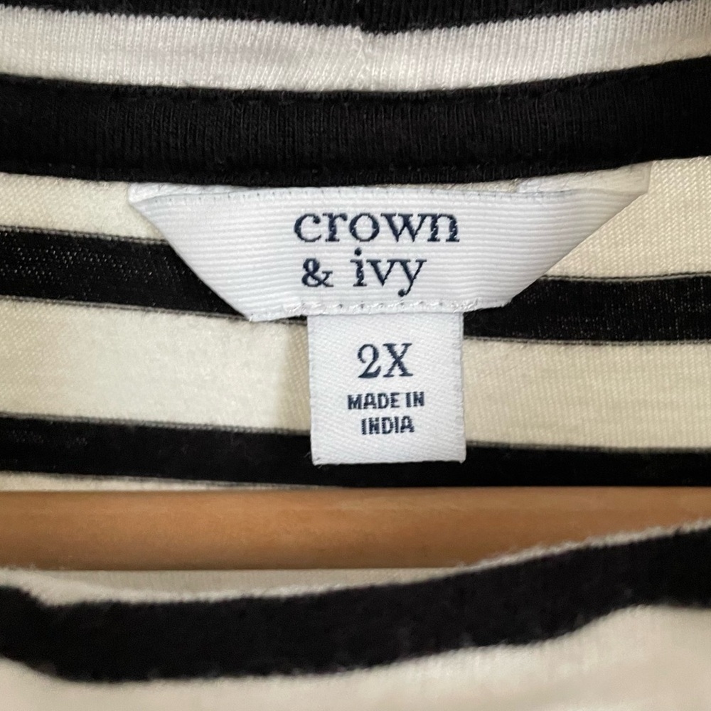 Crown & Ivy Black and White Striped Puff Shoulder Long Sleeve Turtleneck… - Picture 3 of 12